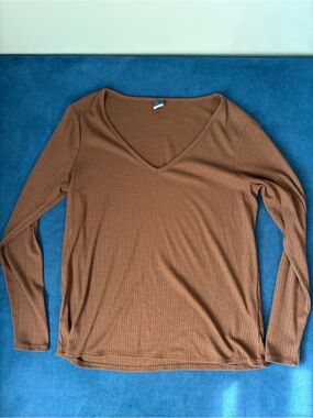 3/$15 Women’s V-Neck Long Sleeve Ribbed Top — Brown